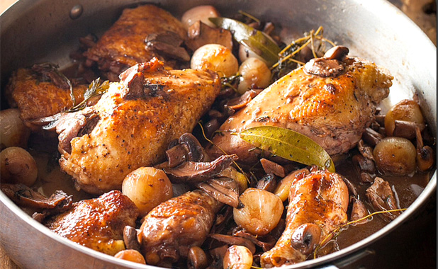 Roasted chicken with fresh herbs, garlic and pearl onion