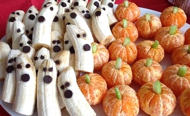 Halloween-y ghosts & pumpkins fruit snack