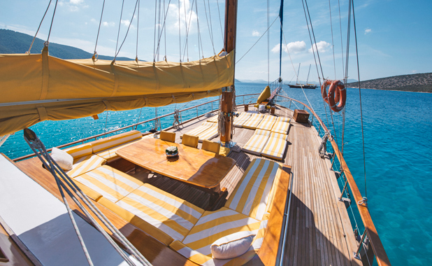 Private family sailing vacations in the Aegean & Mediterranean